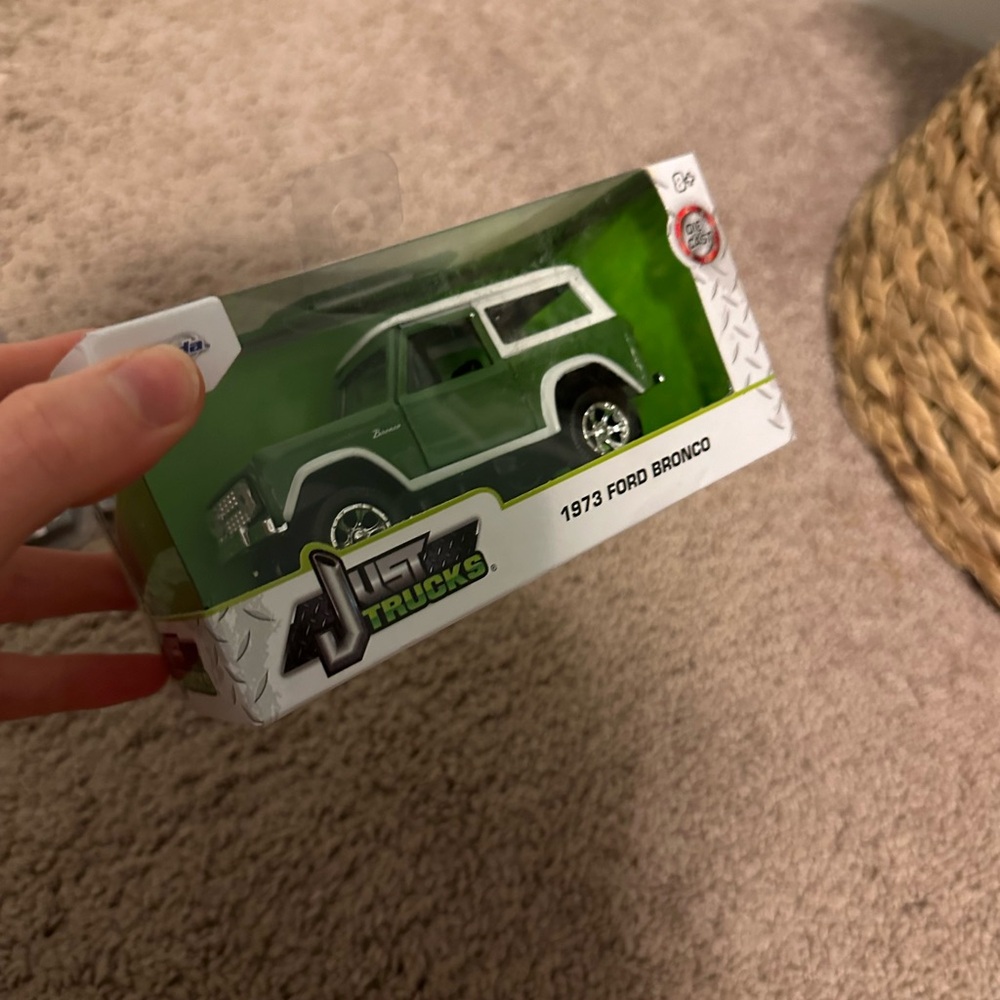 JADA 1973 Ford Bronco 🟩 GREEN 🟩 Just Trucks 1:32 💥NEW 2021💥 - Picture 6 of 9
